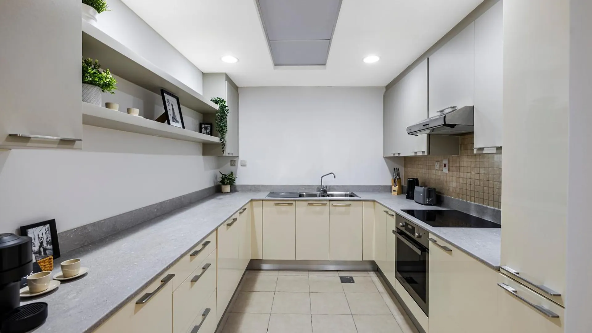 Apartment 1Br Study Bay Square City View Business Bay Dubai United Arab Emirates